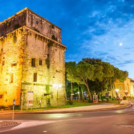 Casina Emma By Nicola Real Estate * Виареджо