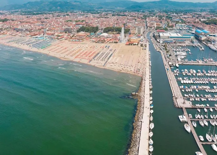 Casina Emma By Nicola Real Estate Виареджо